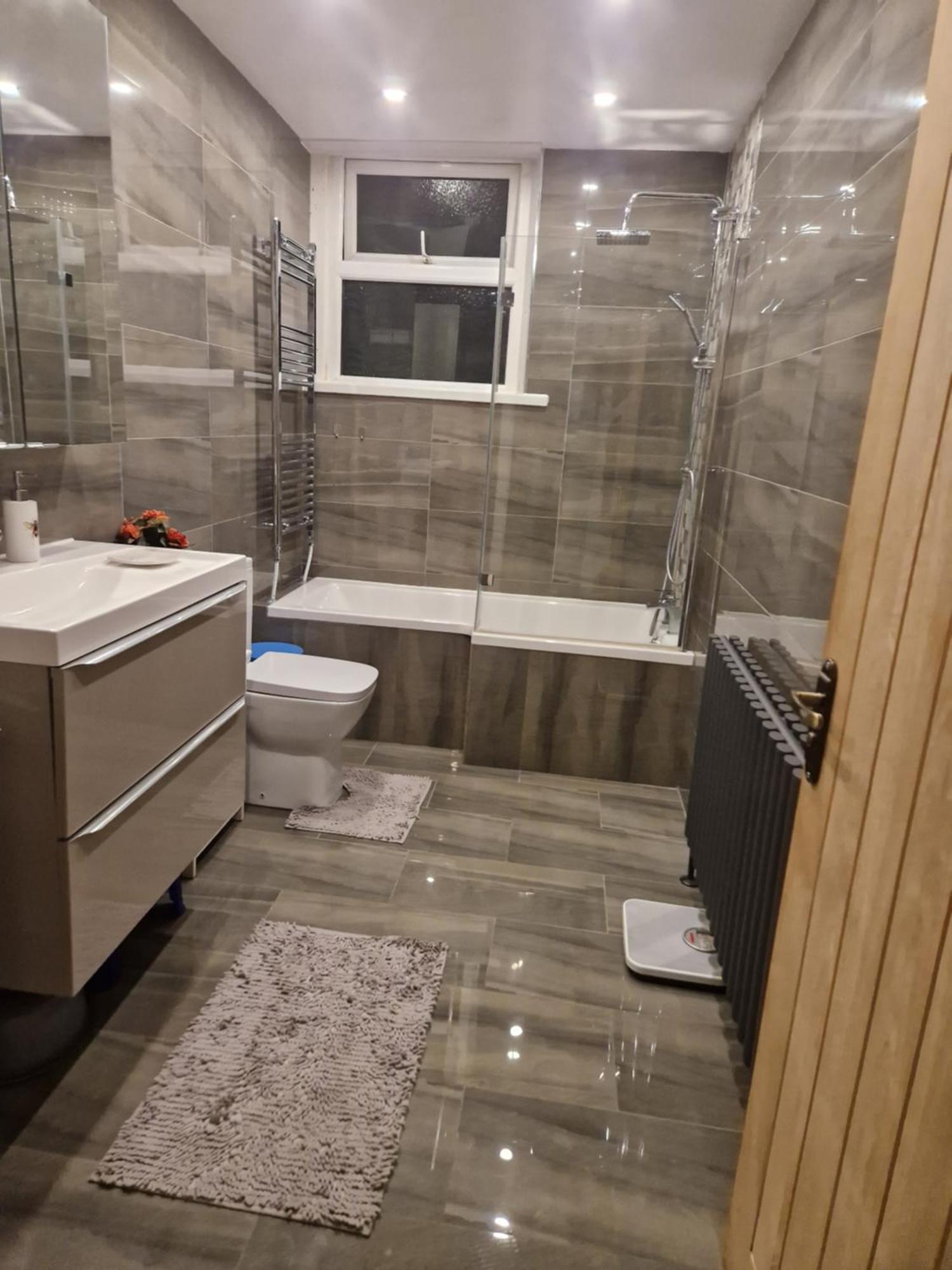 Kayumba Properties Ltd Leeds  Extérieur photo