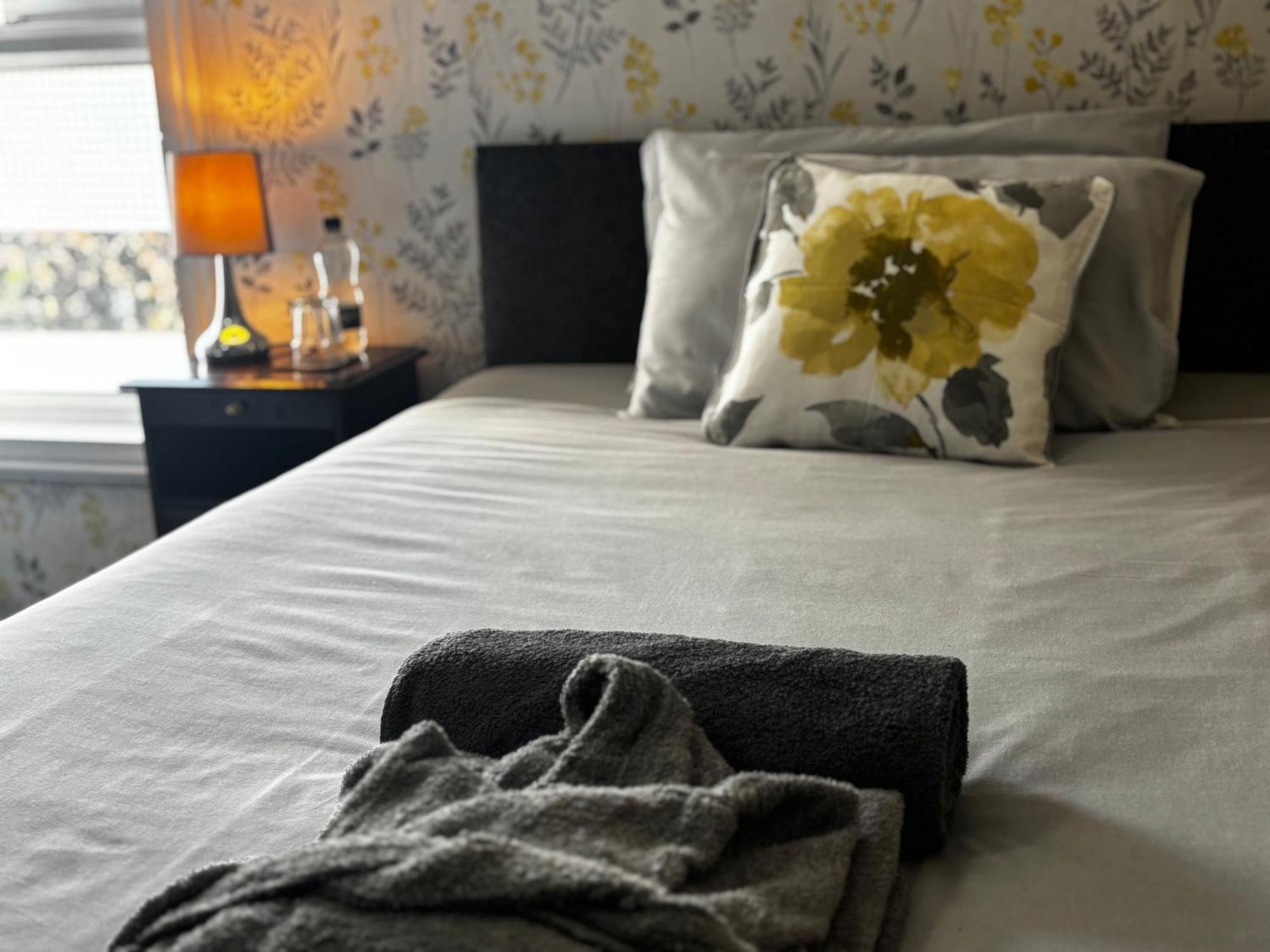 Kayumba Properties Ltd Leeds  Extérieur photo